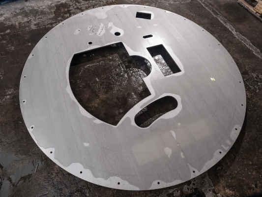 pieza circular personalizada en acero inoxidable cortado con láser