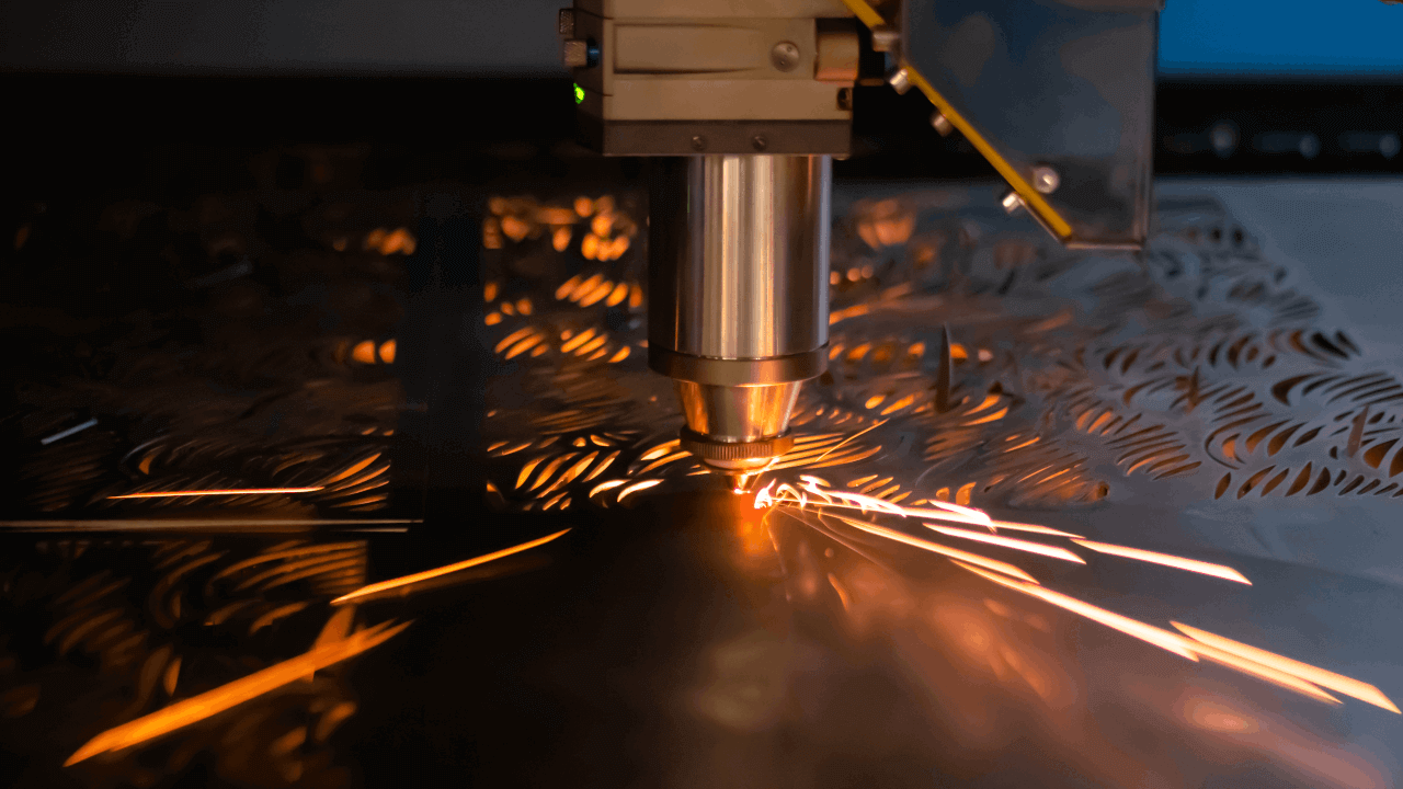 macchina taglio laser online cnc in lavorazione